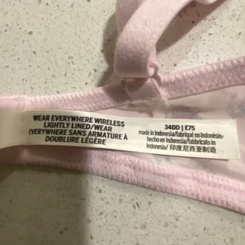 Victoria’s Secret wear everywhere wireless lightly lined bra size 34DD